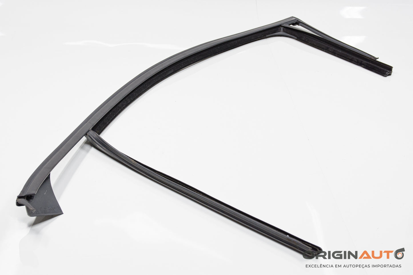 Moldura Vidro Dianteira Esquerda Mercedes C 180 Coupe W204 2014 A2047251125