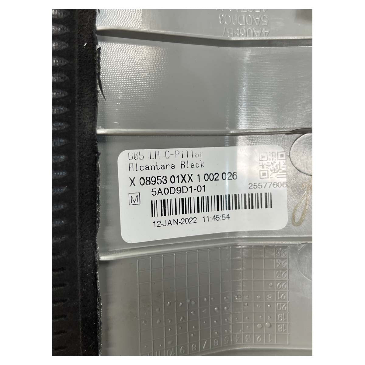 Moldura Coluna C BMW X5 Híbrido 2020 2021 2022 2023 Esquerdo