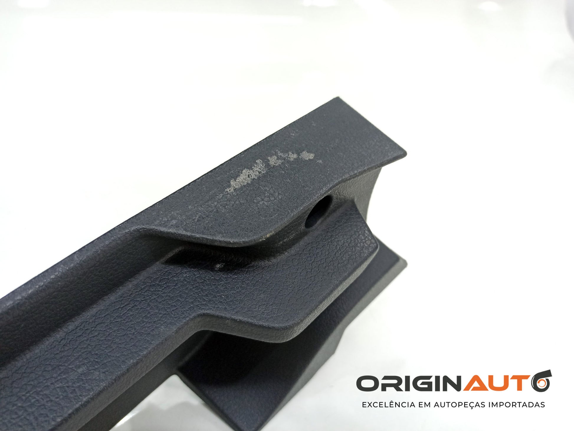 Suporte Tampao Traseiro Esquerdo Volkswagen Golf Highline 2014 5G6858831