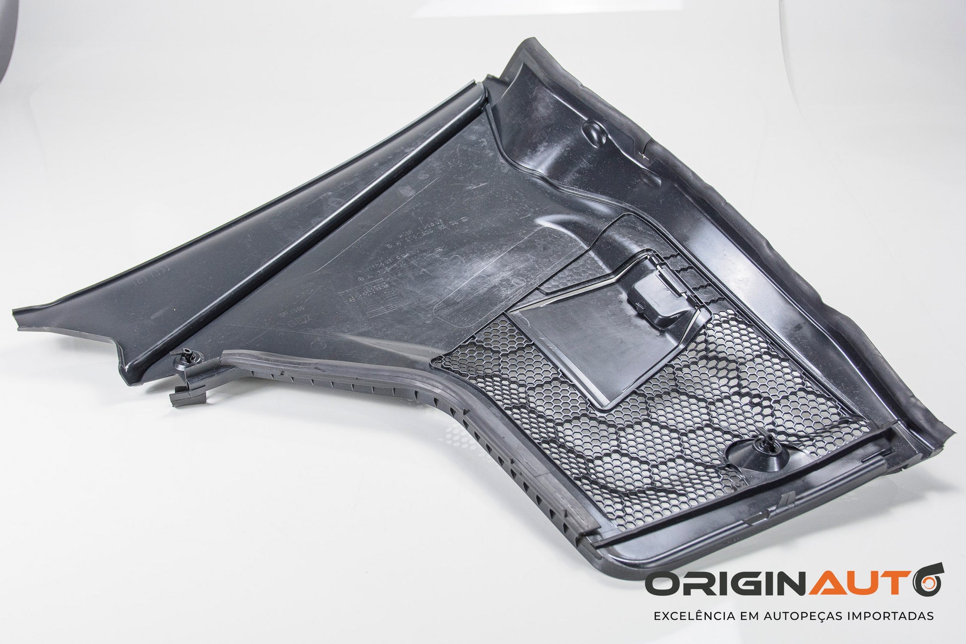 Tampa Defletor De Agua Dianteiro Direito C250 2018 A2058309002