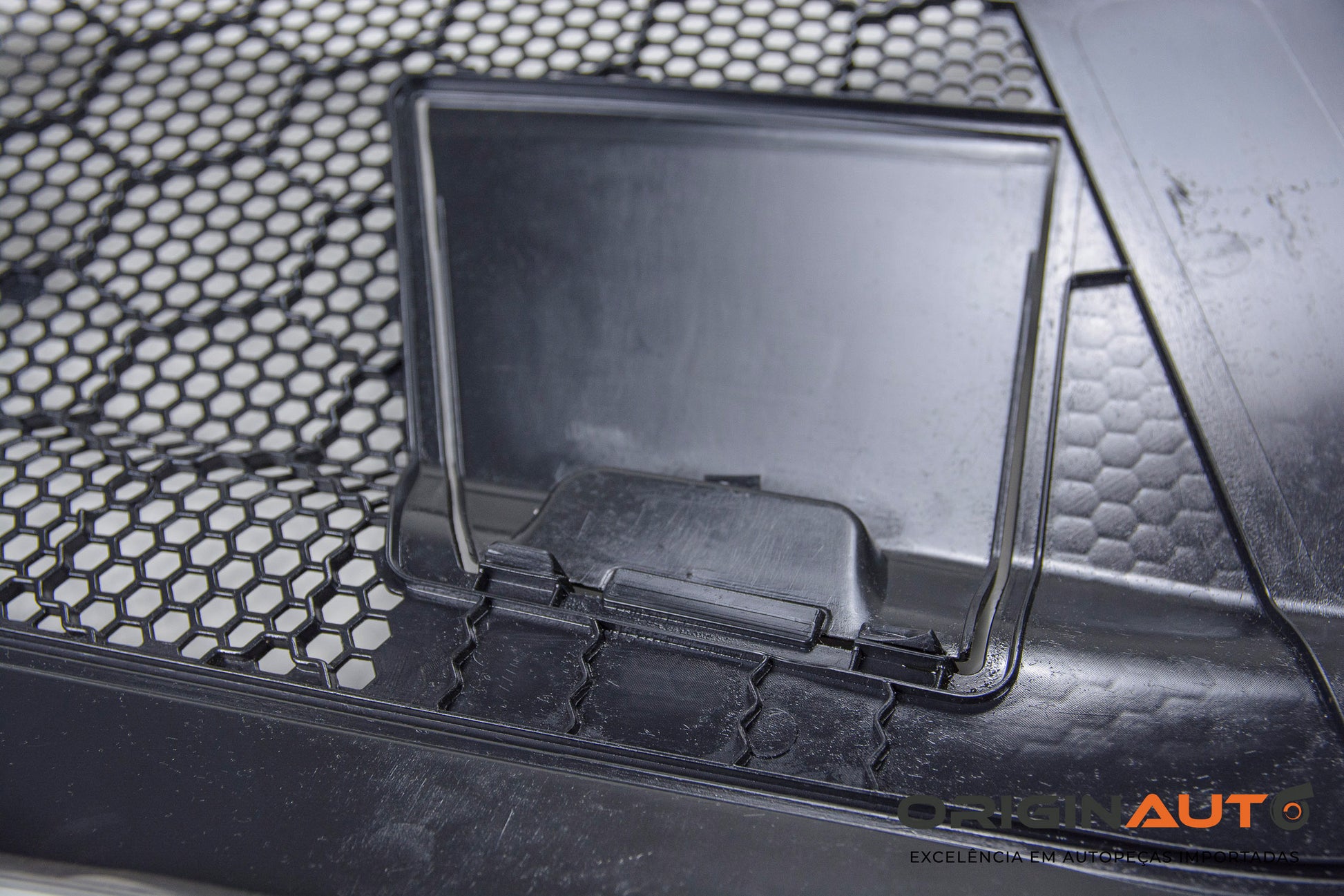 Tampa Defletor De Agua Dianteiro Direito C250 2018 A2058309002