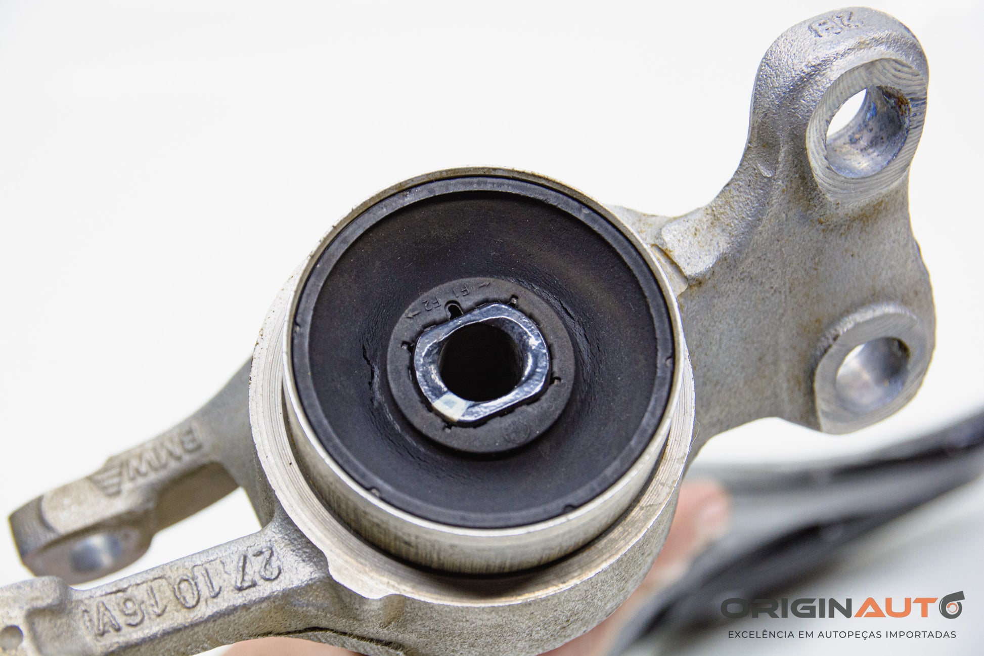 Bandeja Suspensao Dianteira Esquerda Bmw X1 S20I Activeflex F48 2017 8854392