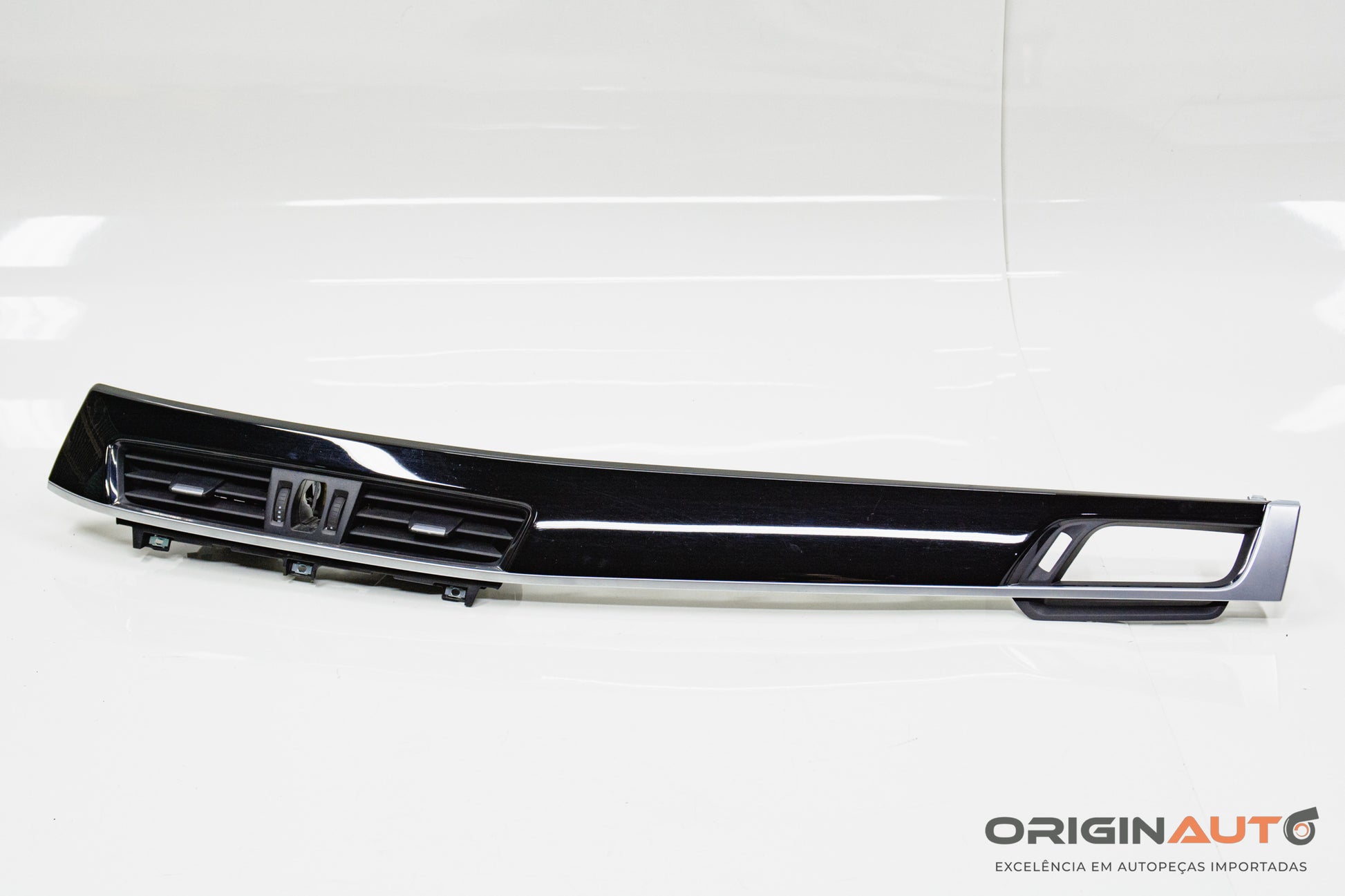 Difusor De Ar E Moldura Central Bmw X1 S20I Activeflex F48 2017 9347747