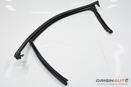 Guarnicao Vidro Porta Dianteira Esquerda Audi Q3 2.0 Quattro Tfsi 2014 8U0837439