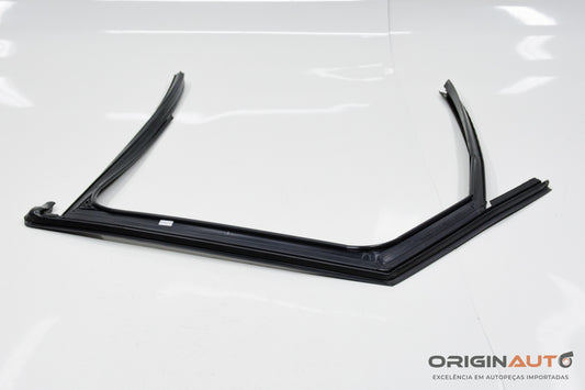 Guarnicao Vidro Porta Traseira Esquerda Audi Q3 2.0 Quattro Tfsi 2014 8U0839439