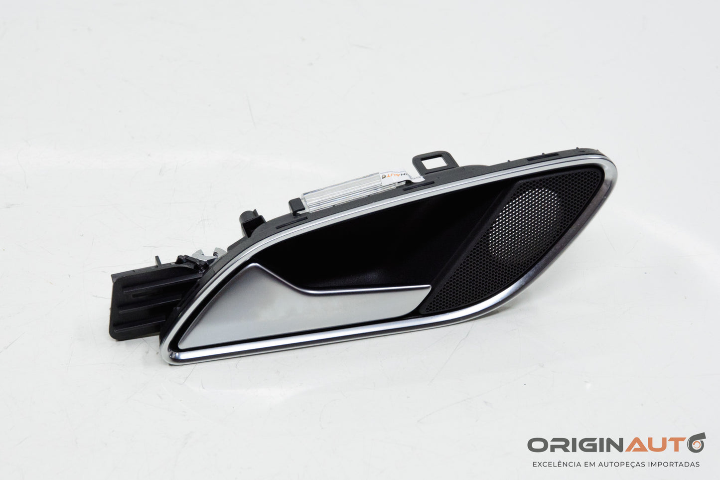 Macaneta Interna Traseira Esquerda Audi Q3 2.0 Quattro Tfsi 2014 8U0839019C