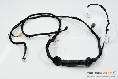 Chicote Tampa Traseira Audi Q3 2.0 Quattro Tfsi 2014 8U0971147A