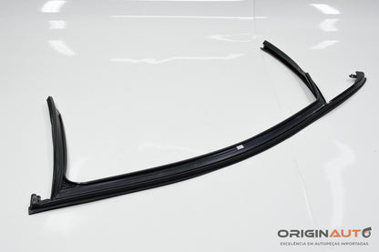 Guarnicao Vidro Porta Dianteira Direita Audi Q3 2.0 Quattro Tfsi 2014 8U0837440A