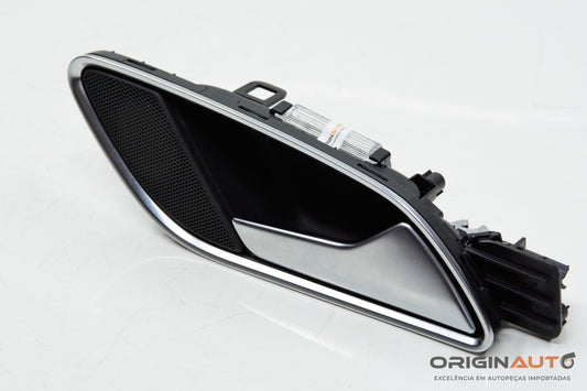 Macaneta Interna Traseira Direita Audi Q3 2.0 Quattro Tfsi 2014 8U0839020C