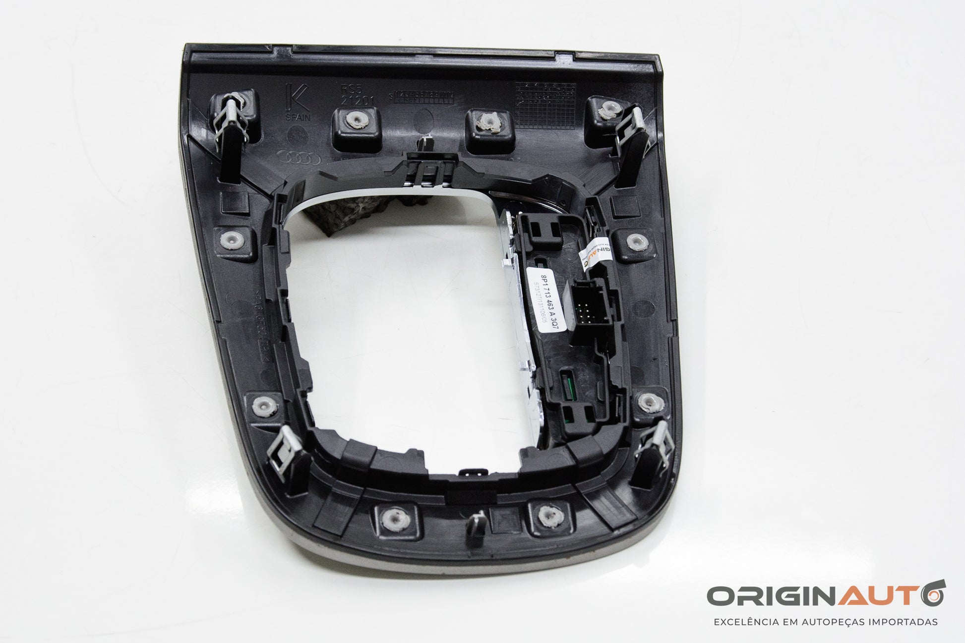 Moldura Trambulador Audi Q3 2.0 Quattro Tfsi 2014 8P1713463A