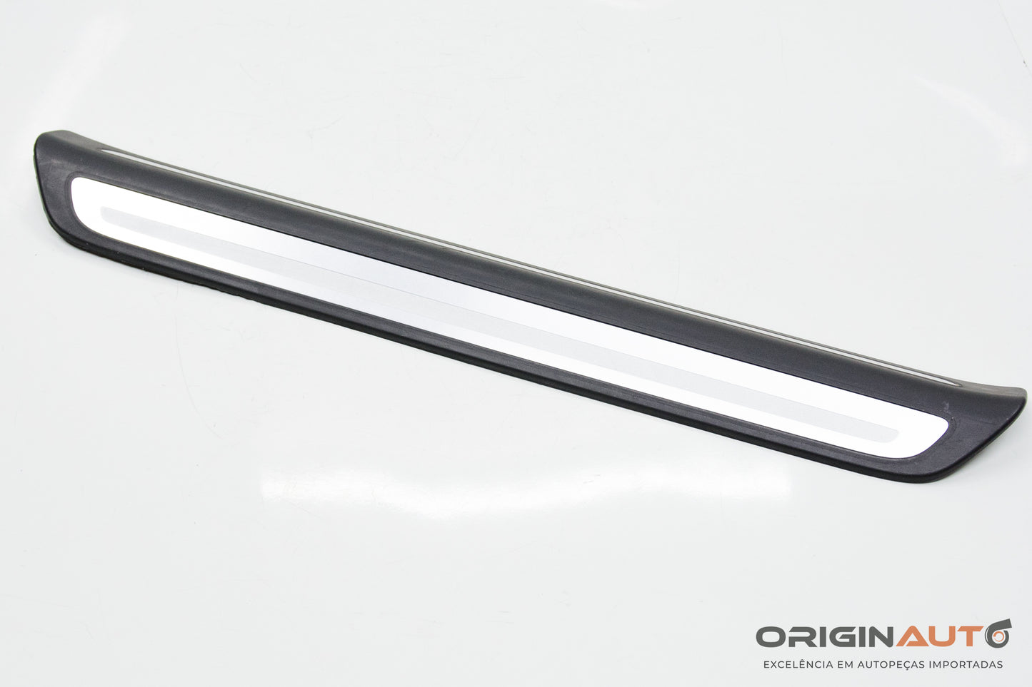 Acabamento Soleira Dianteira Direita Audi Q3 2.0 Quattro Tfsi 2014 8U0853374