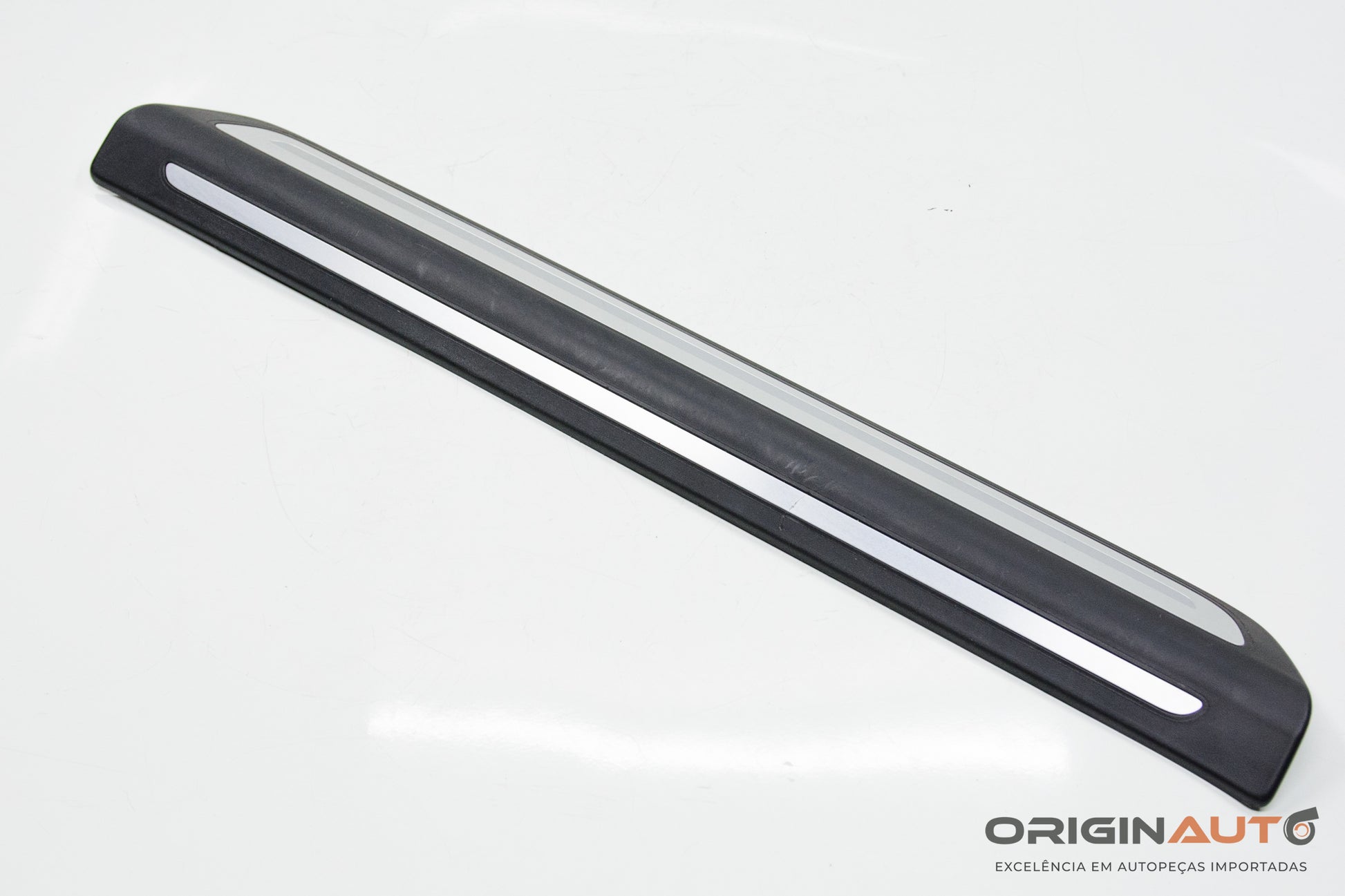 Soleira Porta Dianteira Esquerda Audi Q3 2.0 Quattro Tfsi 2014 8U0853373