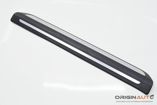 Soleira Porta Dianteira Esquerda Audi Q3 2.0 Quattro Tfsi 2014 8U0853373