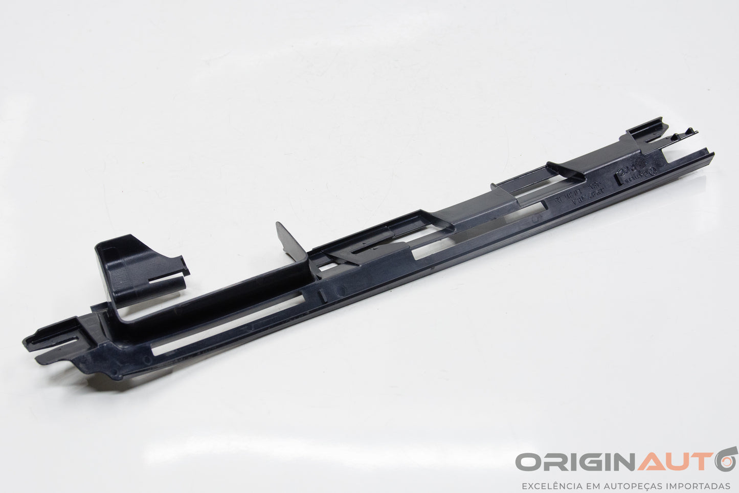 Guia Suporte Porta Malas Direito Volkswagen Passat Variant 2012 3C9827876A