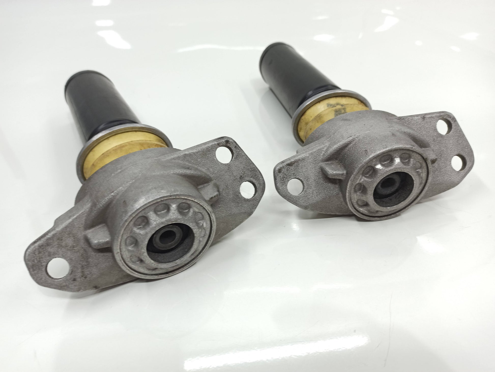 Par Coxim E Batente Amortecedor Traseiro Vw Jetta 11-16