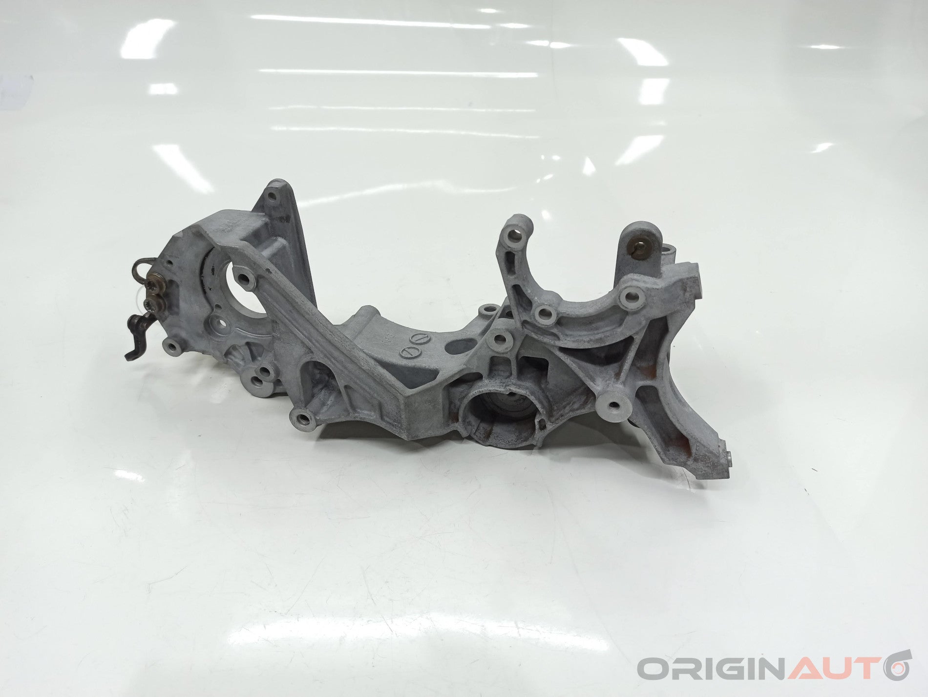 Suporte Alternador Volkswagen Amarok 2016 03L903143J