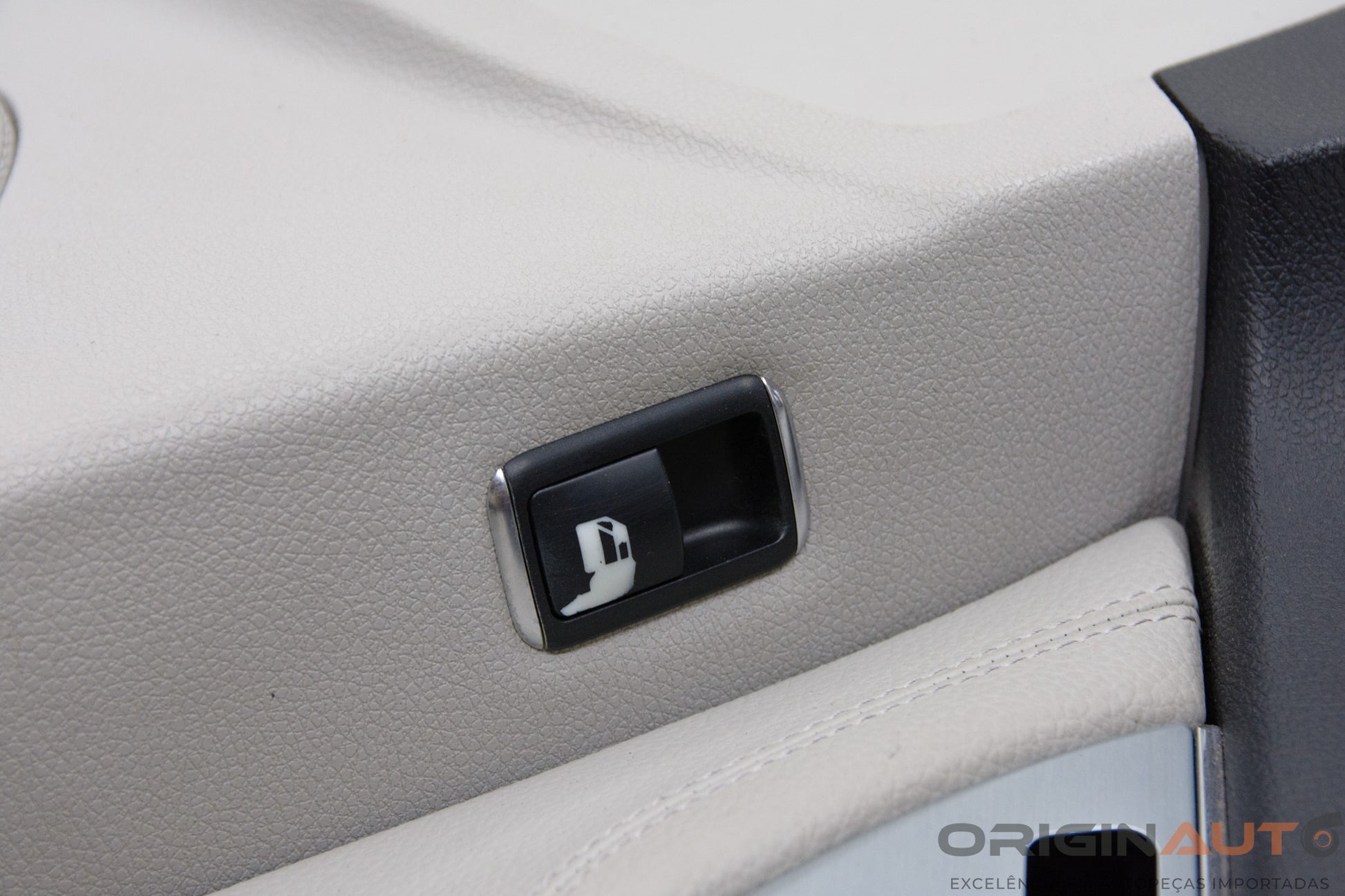 Forro Porta Dianteiro Direito Mercedes-Benz C200 Cgi 2011 A2047209562