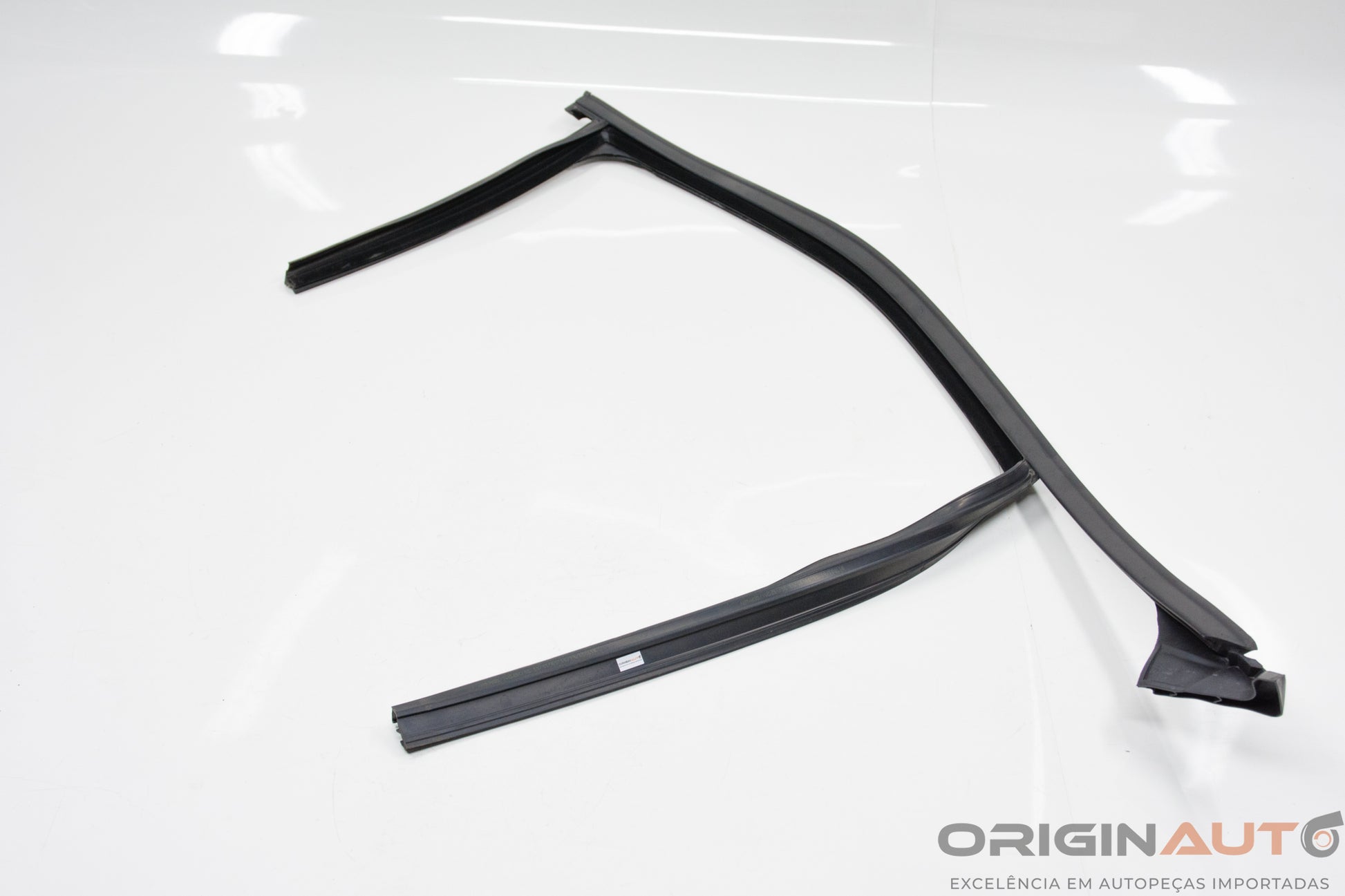 Canaleta De Porta Dianteira Direita Mercedes-Benz C200 Cgi 2011 A2047251025