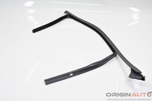 Canaleta De Porta Dianteira Direita Mercedes-Benz C200 Cgi 2011 A2047251025