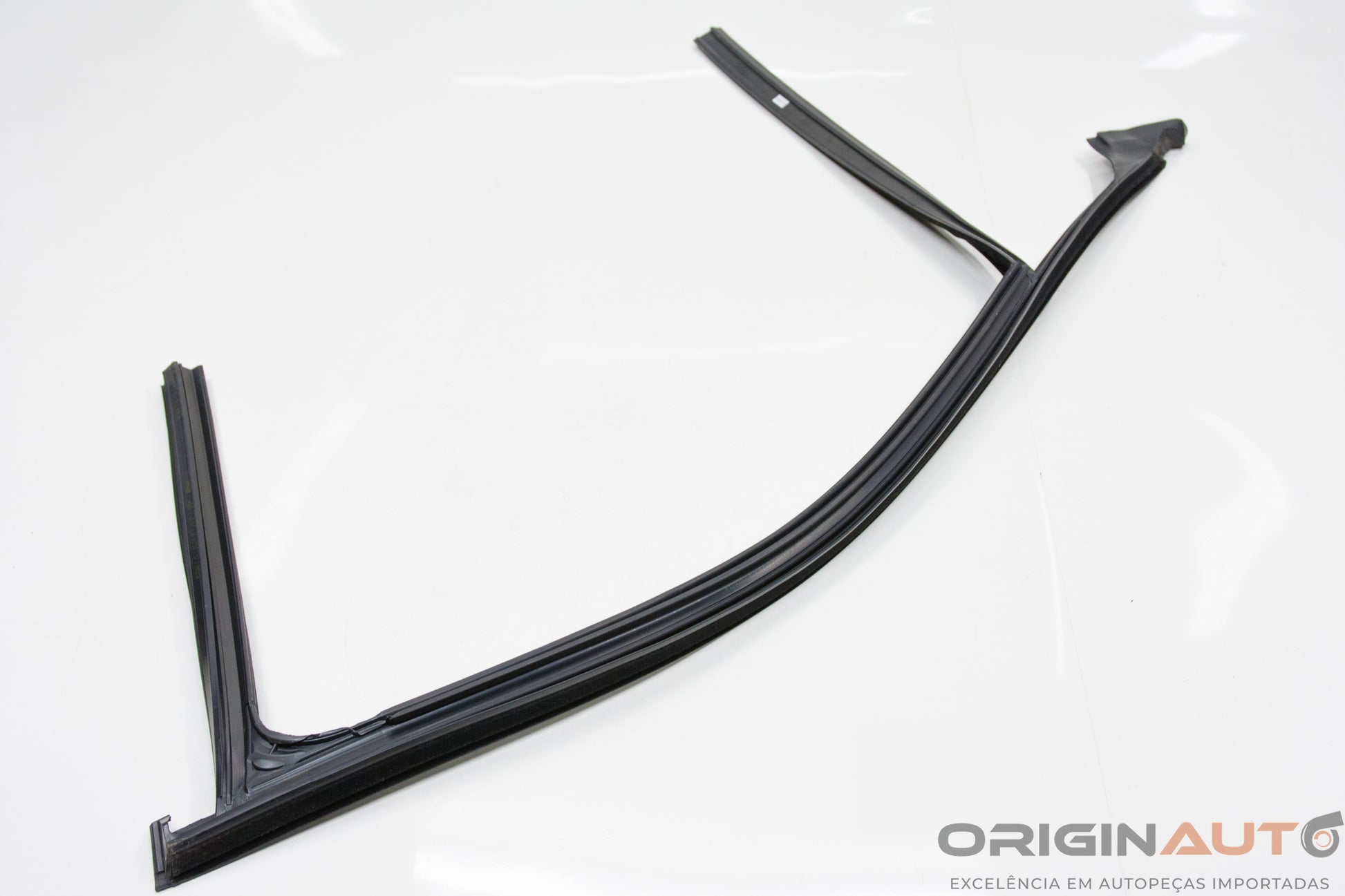 Canaleta De Porta Dianteira Direita Mercedes-Benz C200 Cgi 2011 A2047251025