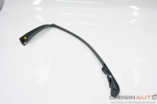 Moldura Canaleta Vidro Dianteiro Direito Mercedes-Benz C200 Cgi 2011 A2047250271