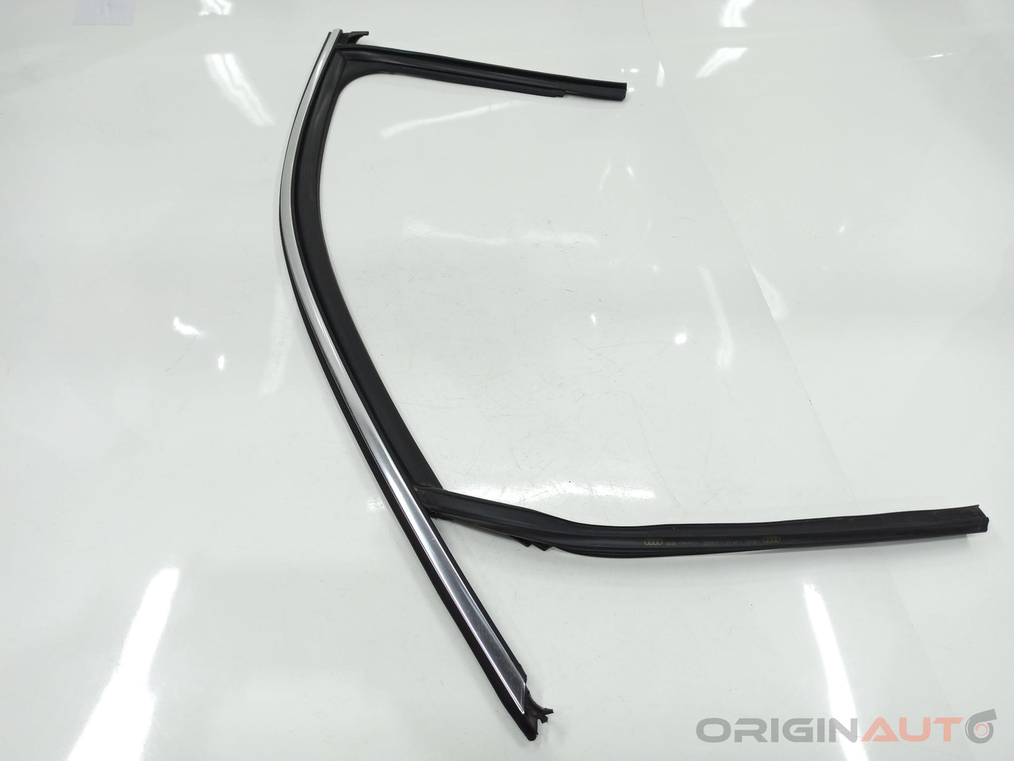 Canaleta Dianteira Esquerda Audi A3 Sedan 1.8 Tfsi 2014 8V5837431B