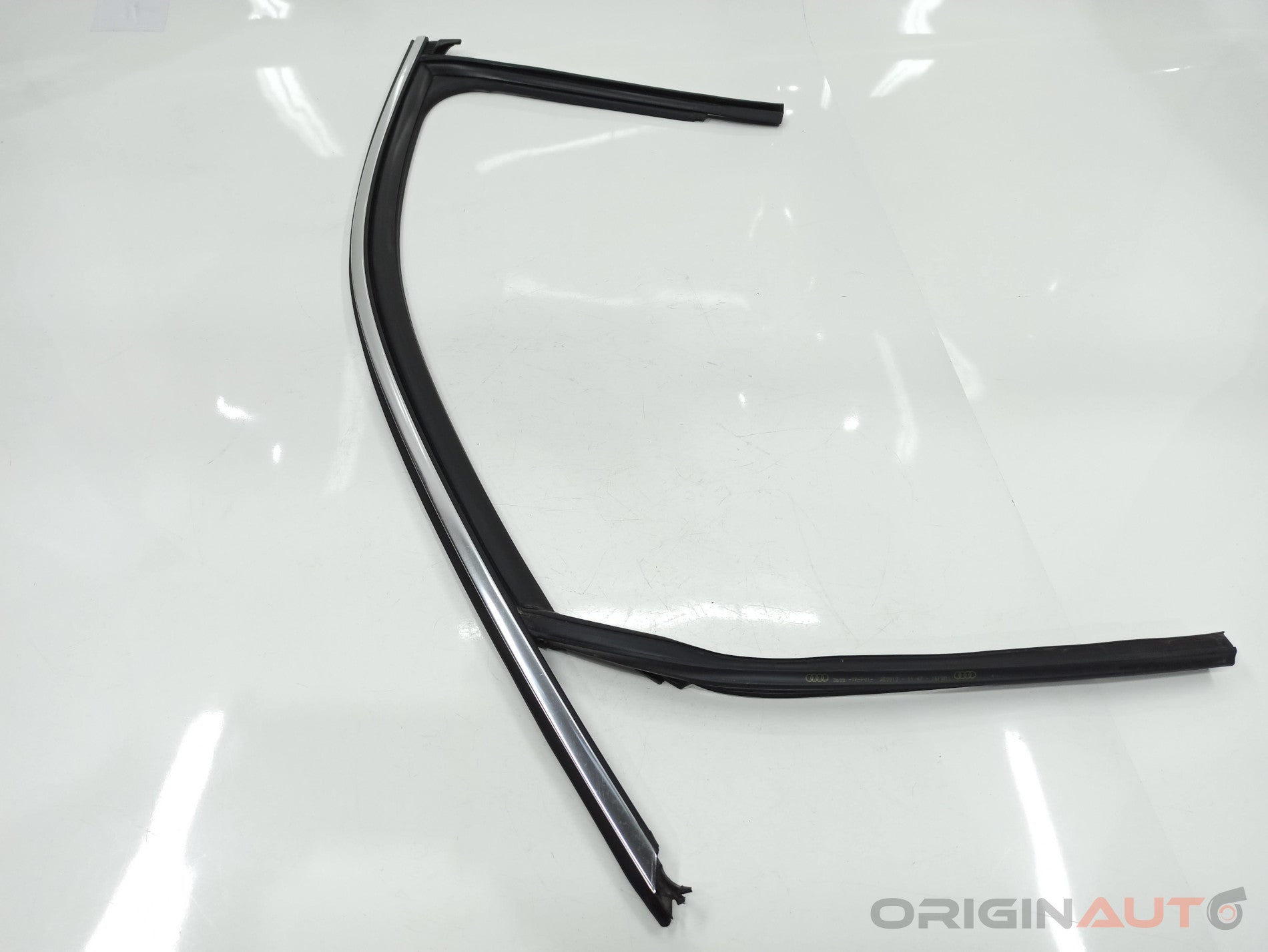 Canaleta Dianteira Esquerda Audi A3 Sedan 1.8 Tfsi 2014 8V5837431B
