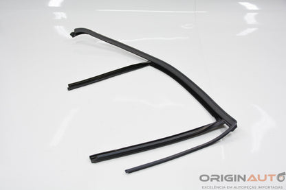 Canaleta De Porta Traseiro Direito Mercedes-Benz C200 Cgi 2011 A2047351125