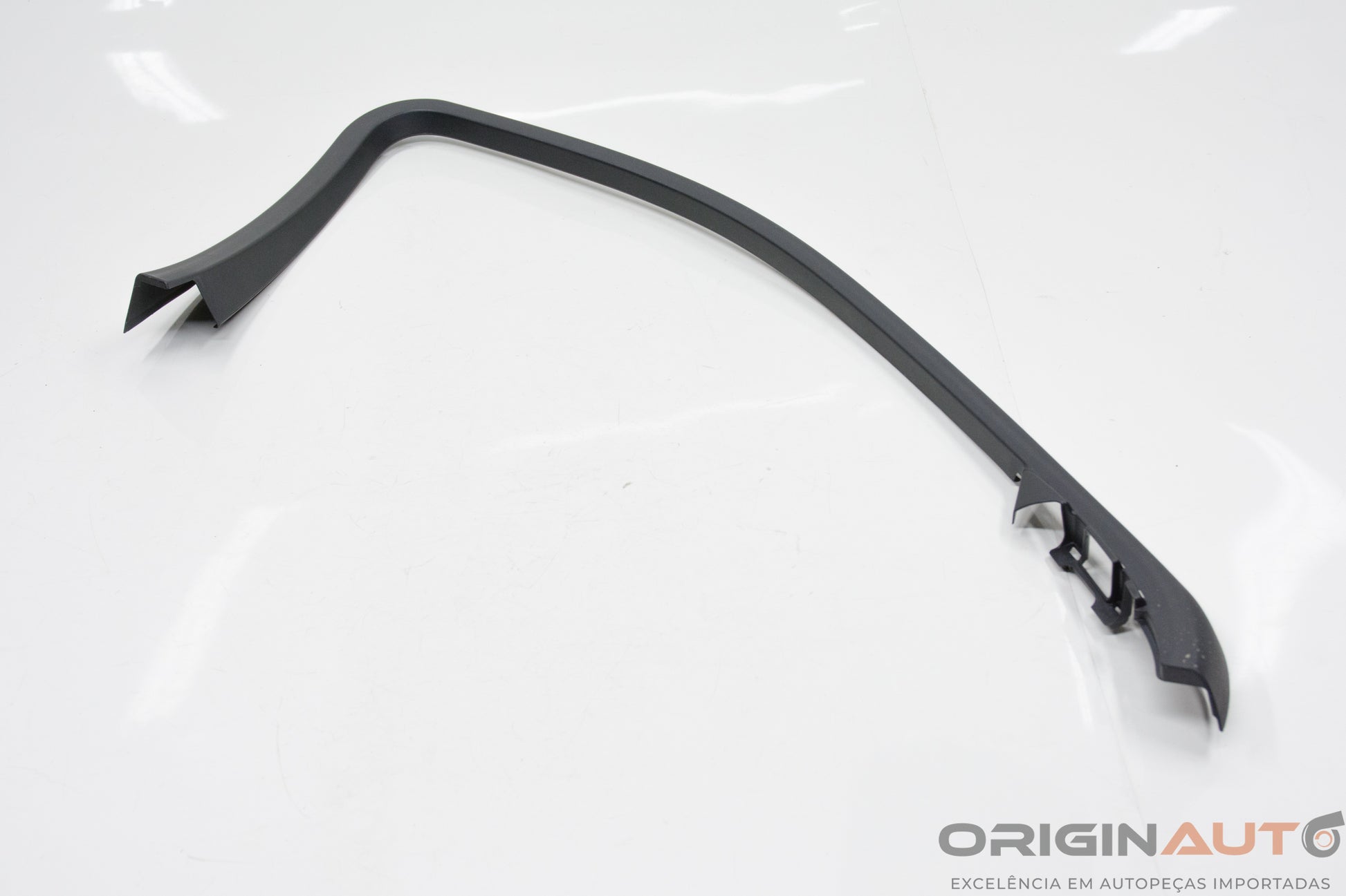 Moldura Canaleta Dianteira Esquerda Mercedes-Benz C200 Cgi 2011 A2047250171