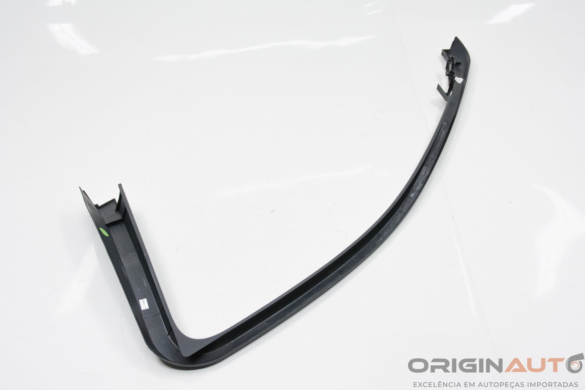 Moldura Canaleta Dianteira Esquerda Mercedes-Benz C200 Cgi 2011 A2047250171