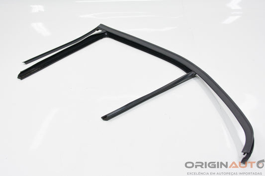 Canaleta De Porta Traseiro Esquerdo Mercedes-Benz C200 Cgi 2011 Sem/Co