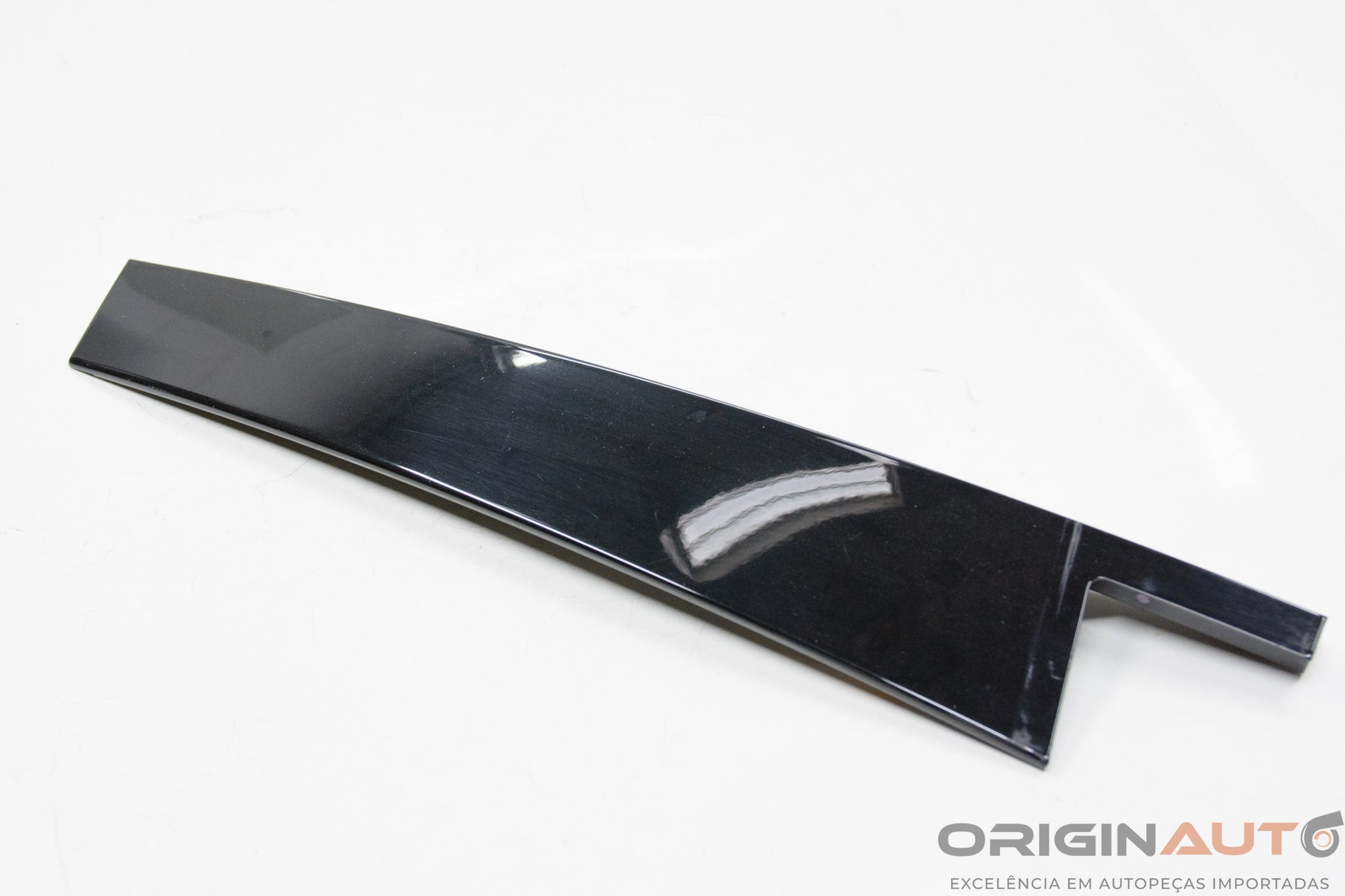 Acabamento Black Piano Traseiro Esquerdo Mercedes-Benz C200 Cgi 2011 A2046900387