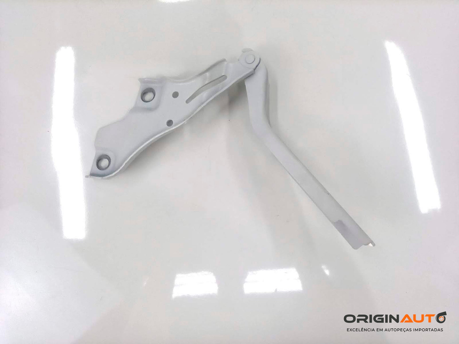 Dobradica Esquerda Capo Volkswagen Golf 1.4 Tsi Comfort 2015 3G0823301