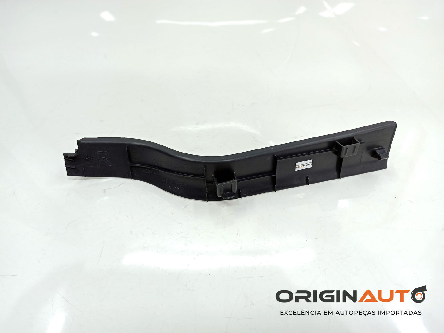 Acabamento Direito Painel Volkswagen Golf Mk7 Confortline 2015 5Gm868224