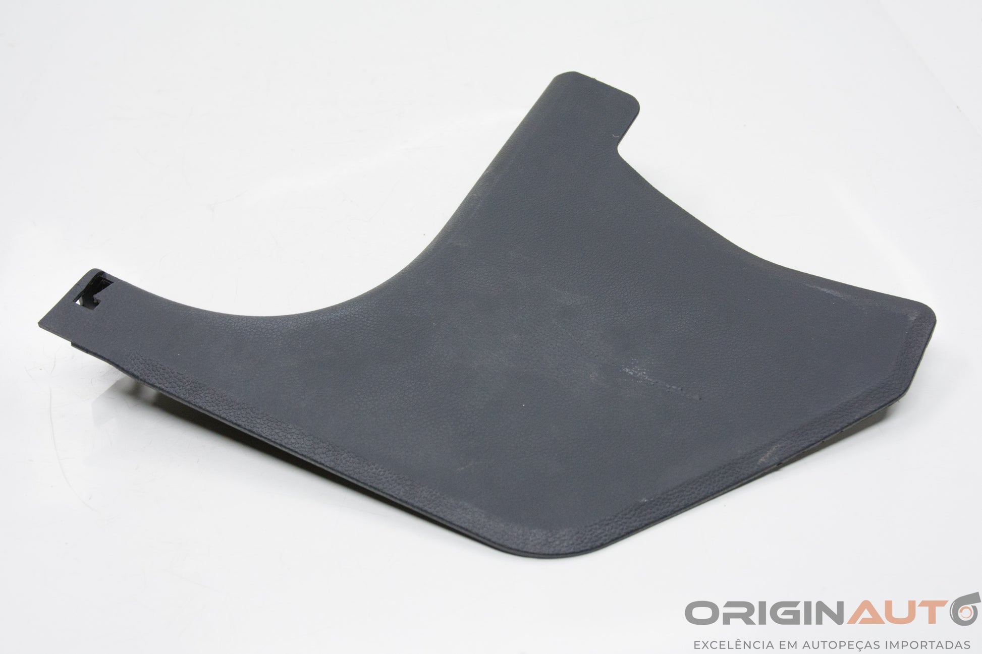 Acabamento Dianteiro Esquerdo Mercedes-Benz C200 Cgi 2011 A2046881306