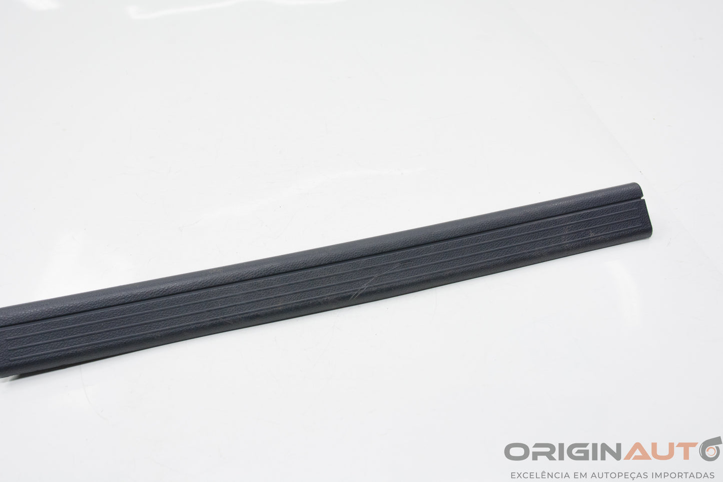 Acabamento Soleira Dianteira Esquerda Mercedes-Benz C200 Cgi 2011 A2046860136