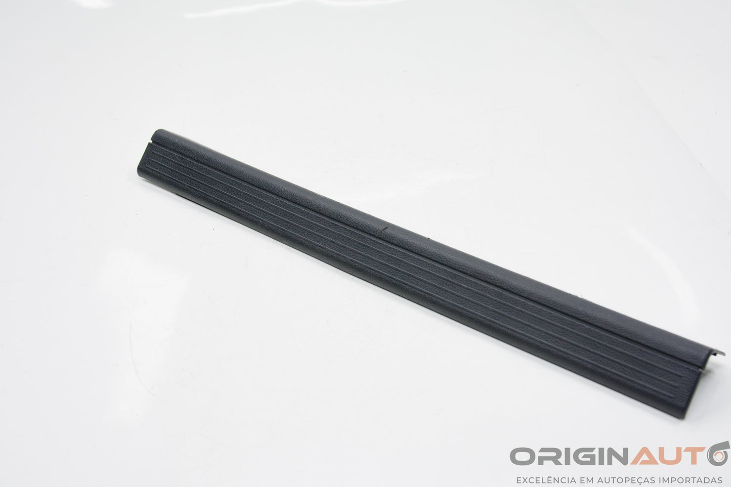 Acabamento Soleira Dianteira Direita Mercedes-Benz C200 Cgi 2011 A2046860036