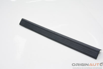 Acabamento Soleira Dianteira Direita Mercedes-Benz C200 Cgi 2011 A2046860036