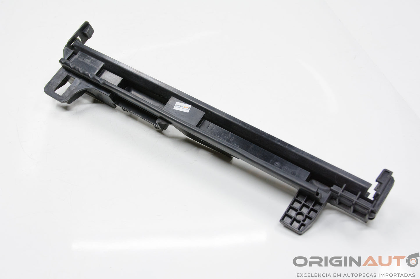 Suporte Esquerdo Condesador Parachoque Mercedes-Benz C200 Cgi 2011 0477902903