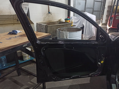 Porta Dianteira Esquerda Mercedes-Benz C200 Cgi 2011 S/Cod