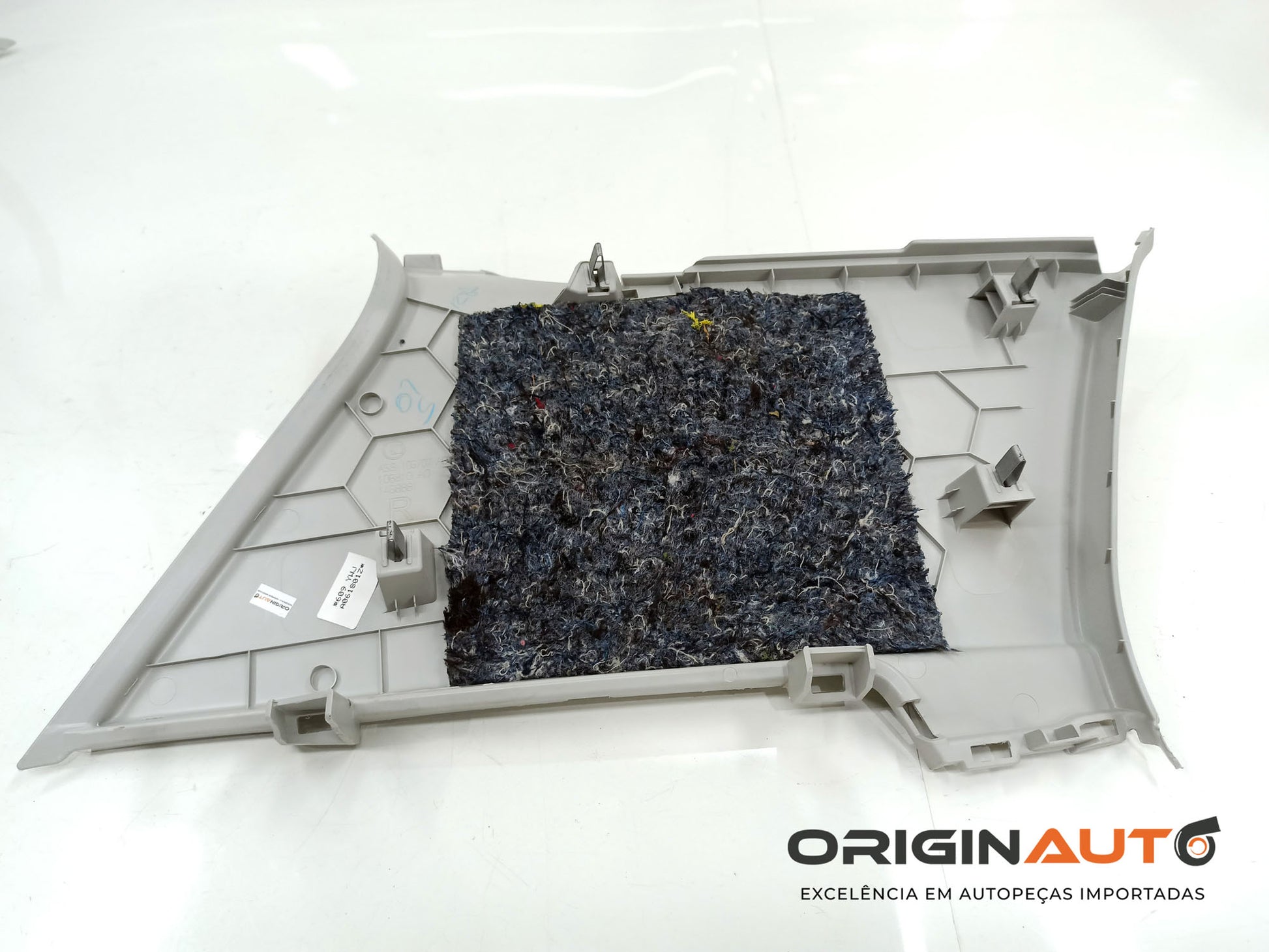 Acabamento Coluna Traseira Direita Volkswagen Golf Highline 2014 5Gm867288