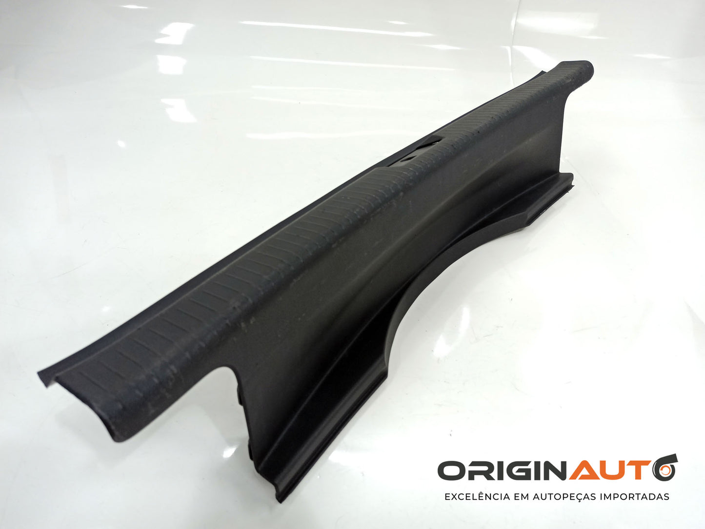 Acabamento Porta Mala Volkswagen Golf Highline 2014 5Gm863459