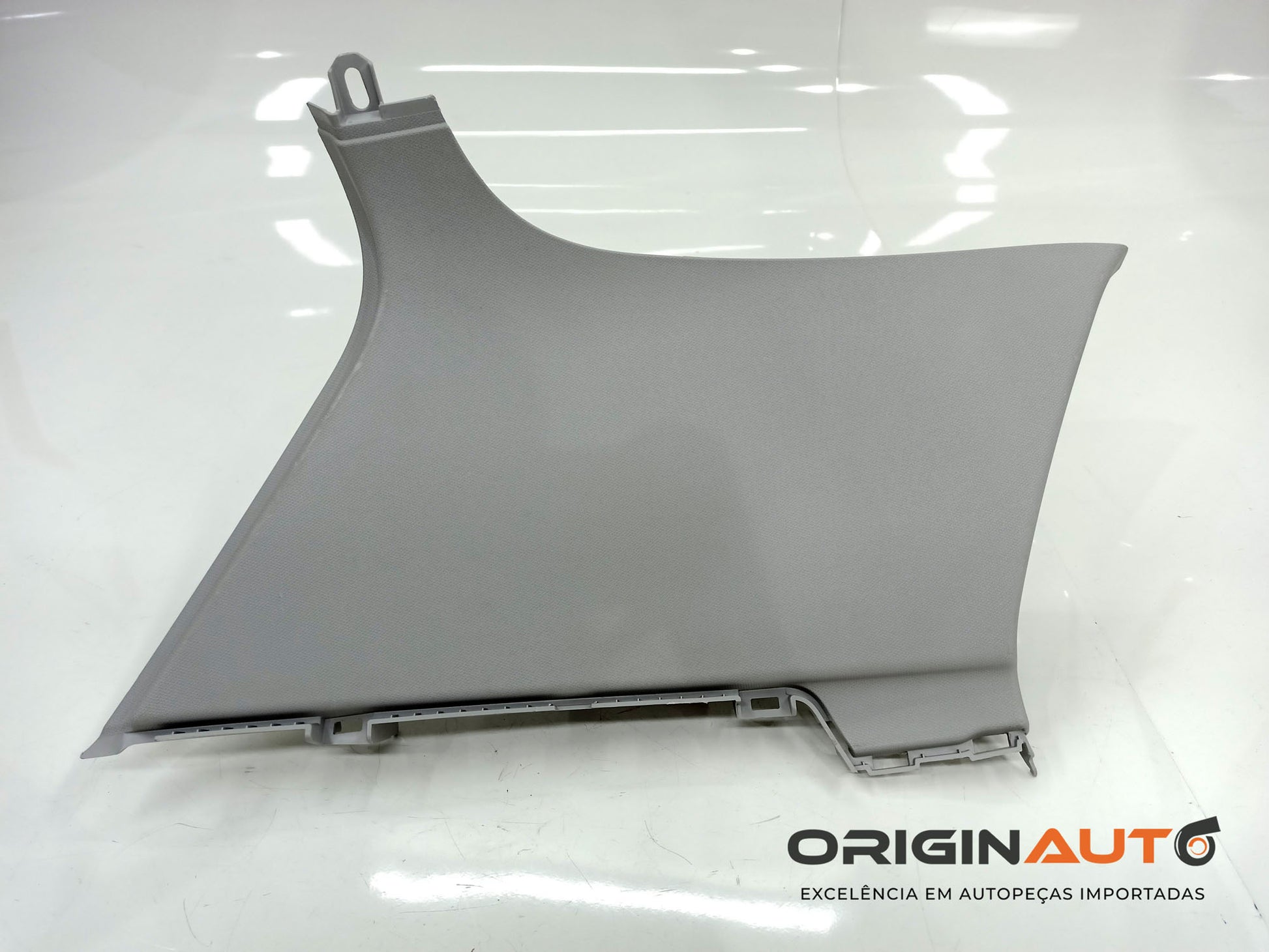 Acabamento Traseiro Esquerdo Coluna Volkswagen Golf Highline 2014 5Gm867287