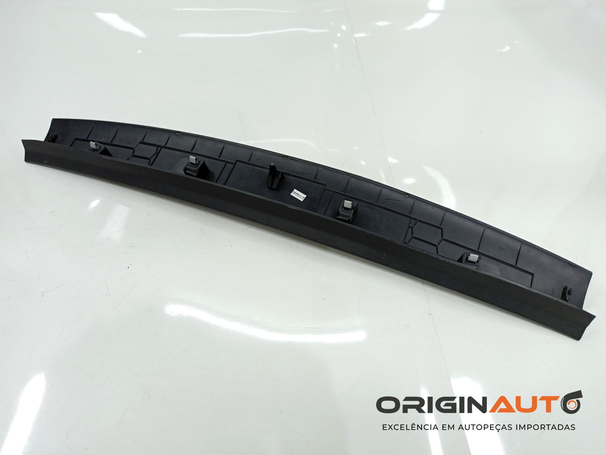 Acabamento Tampa Traseira Volkswagen Golf Highline 2014 5Gm867715