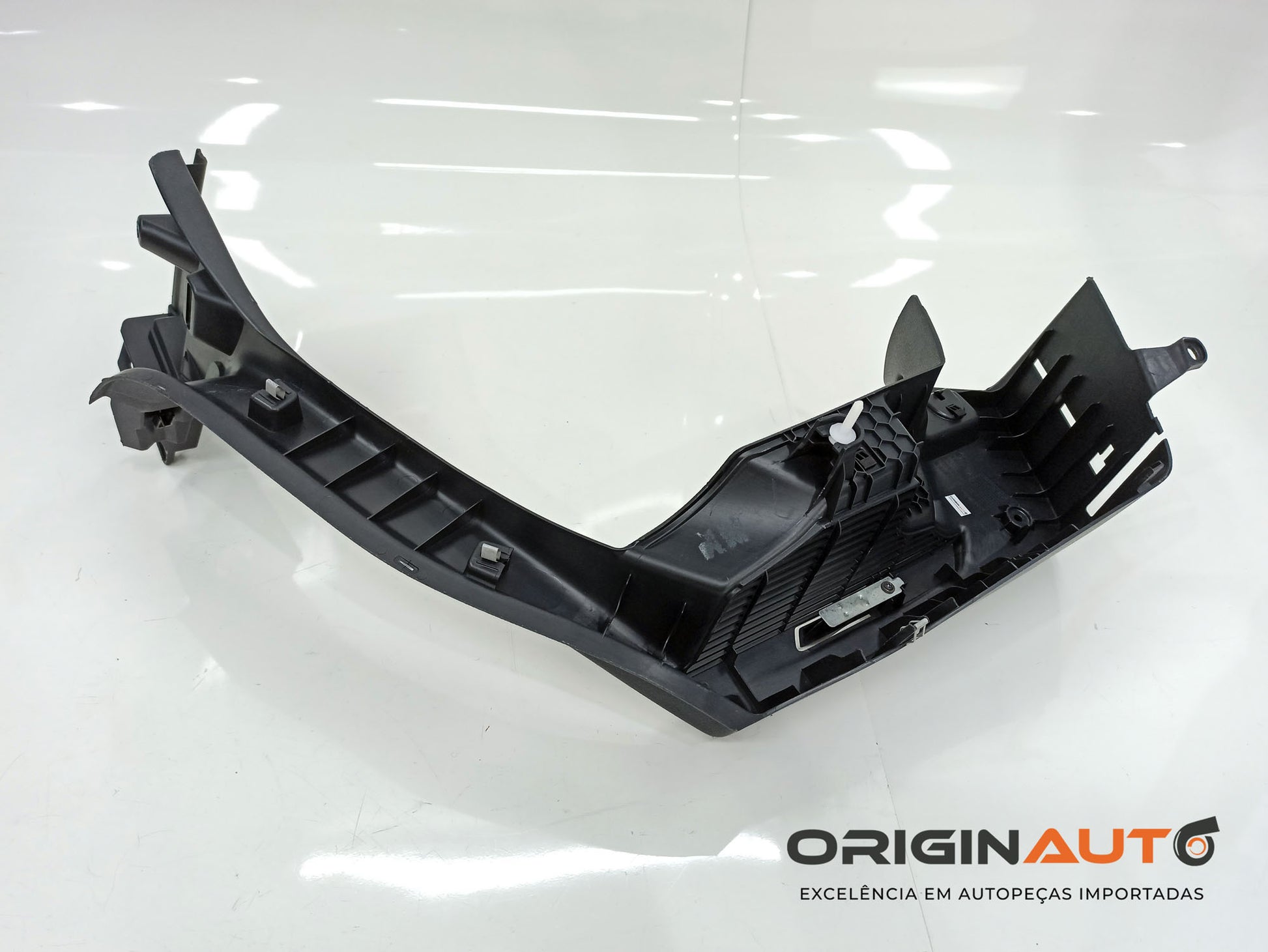 Suporte Tampao Bagagito Volkswagen Golf Highline 2014 5Gm867761