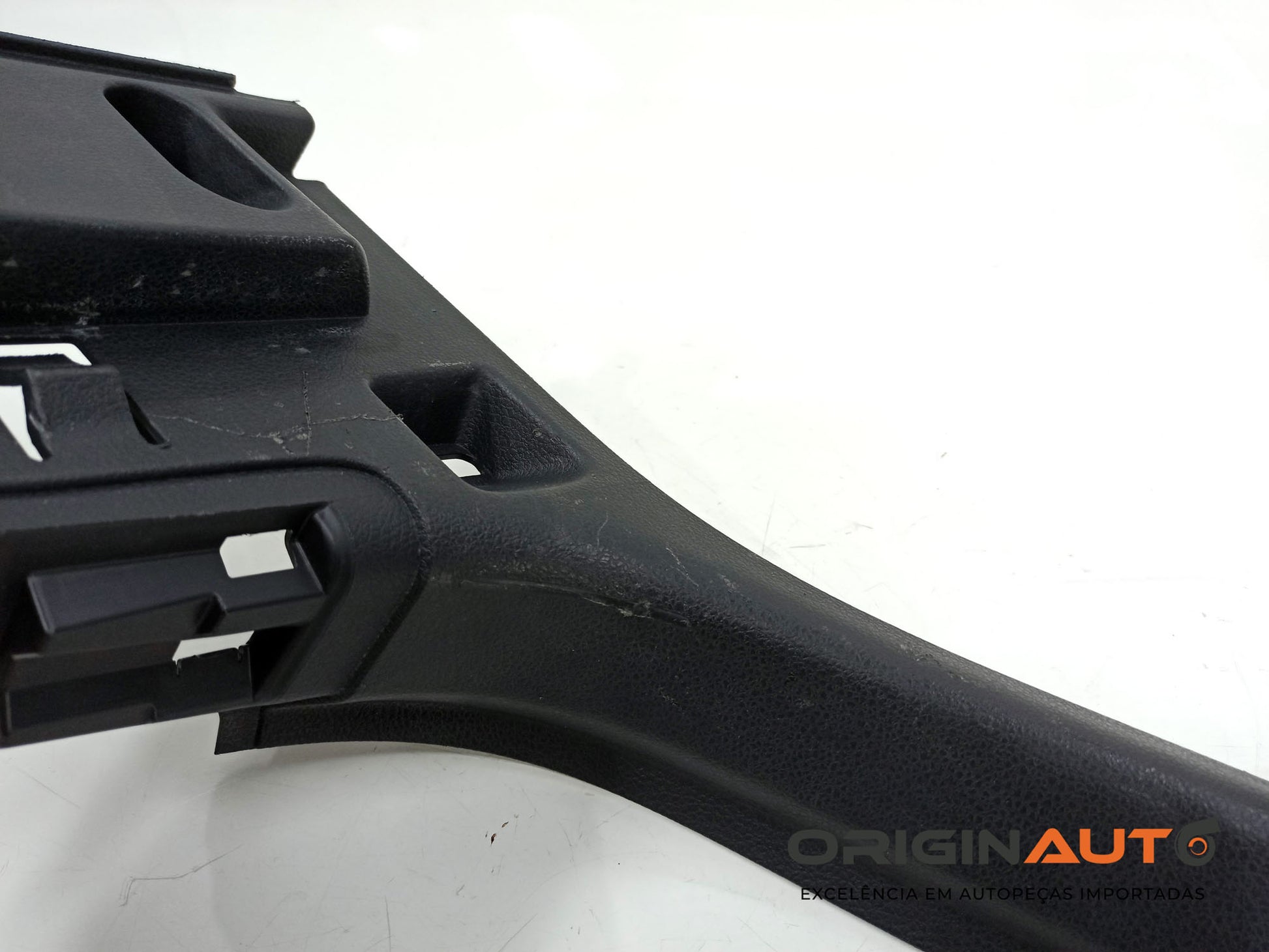 Acabamento Lateral Direito Porta Mala Volkswagen Golf Highline 2014 5Gm867762