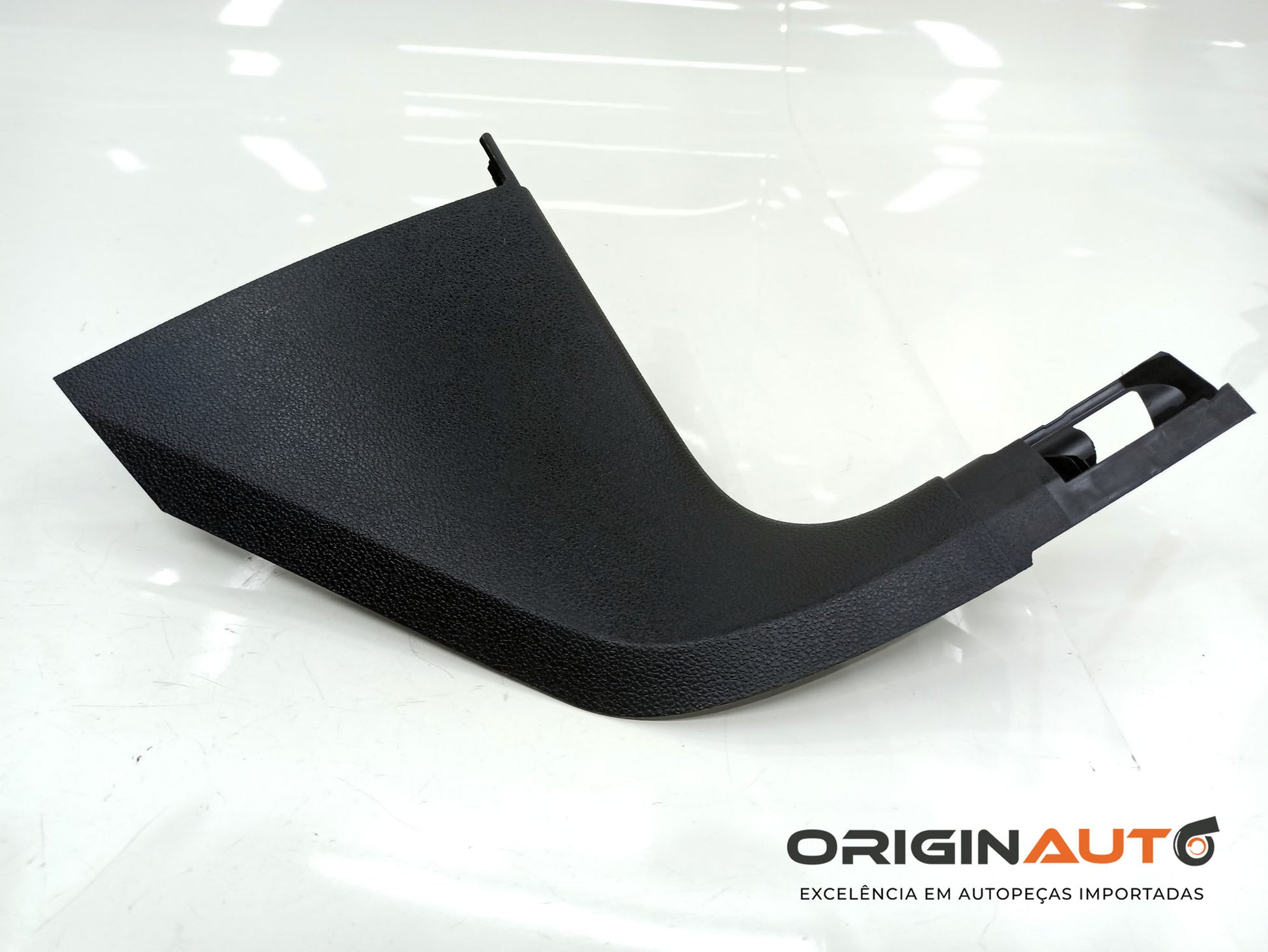 Acabamento Soleira Dianteira Direita Volkswagen Golf Highline 2014 5Gm863484