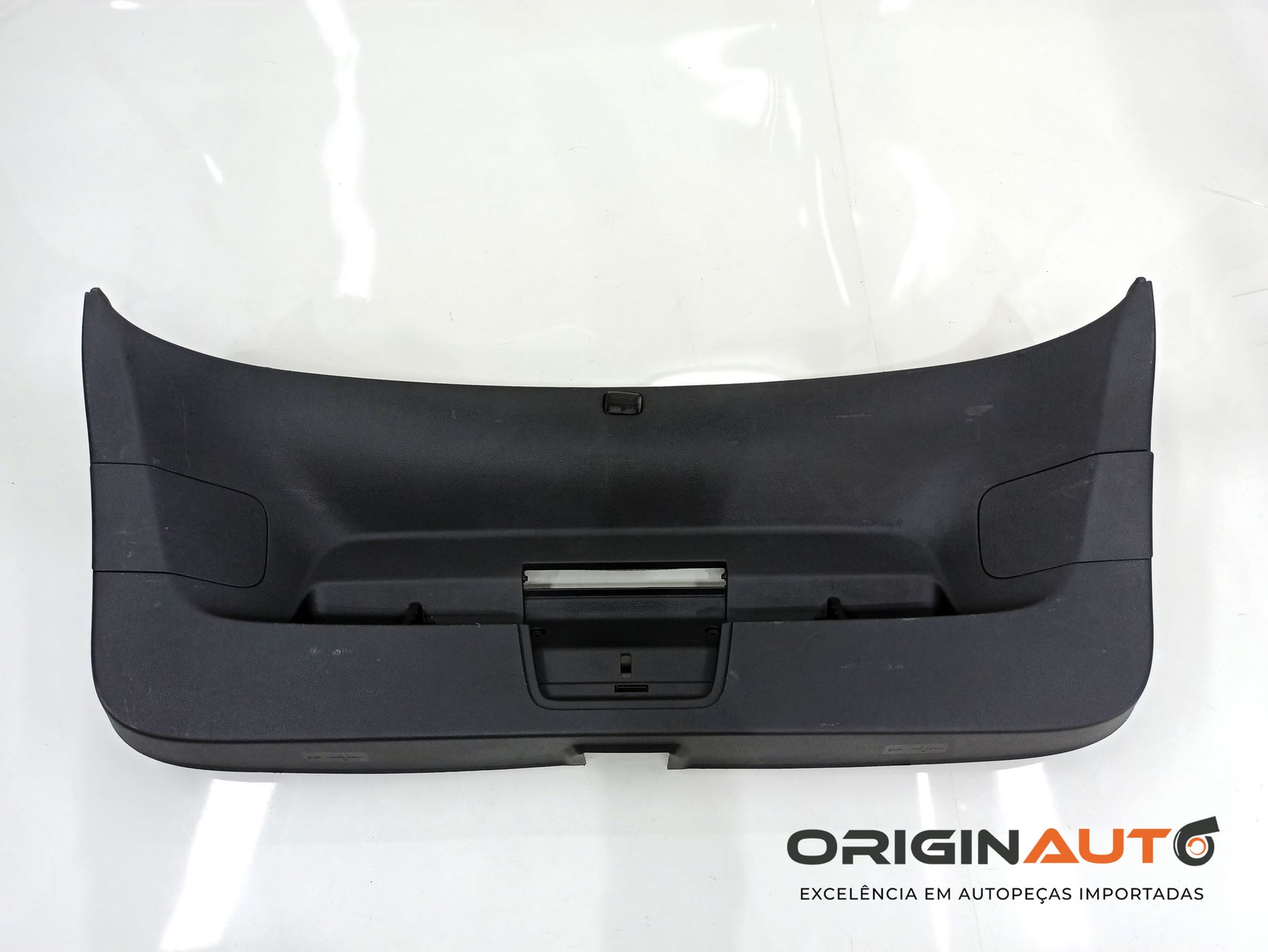 Acabamento Tampa Traseira Volkswagen Golf Highline 2014 5G6867605D