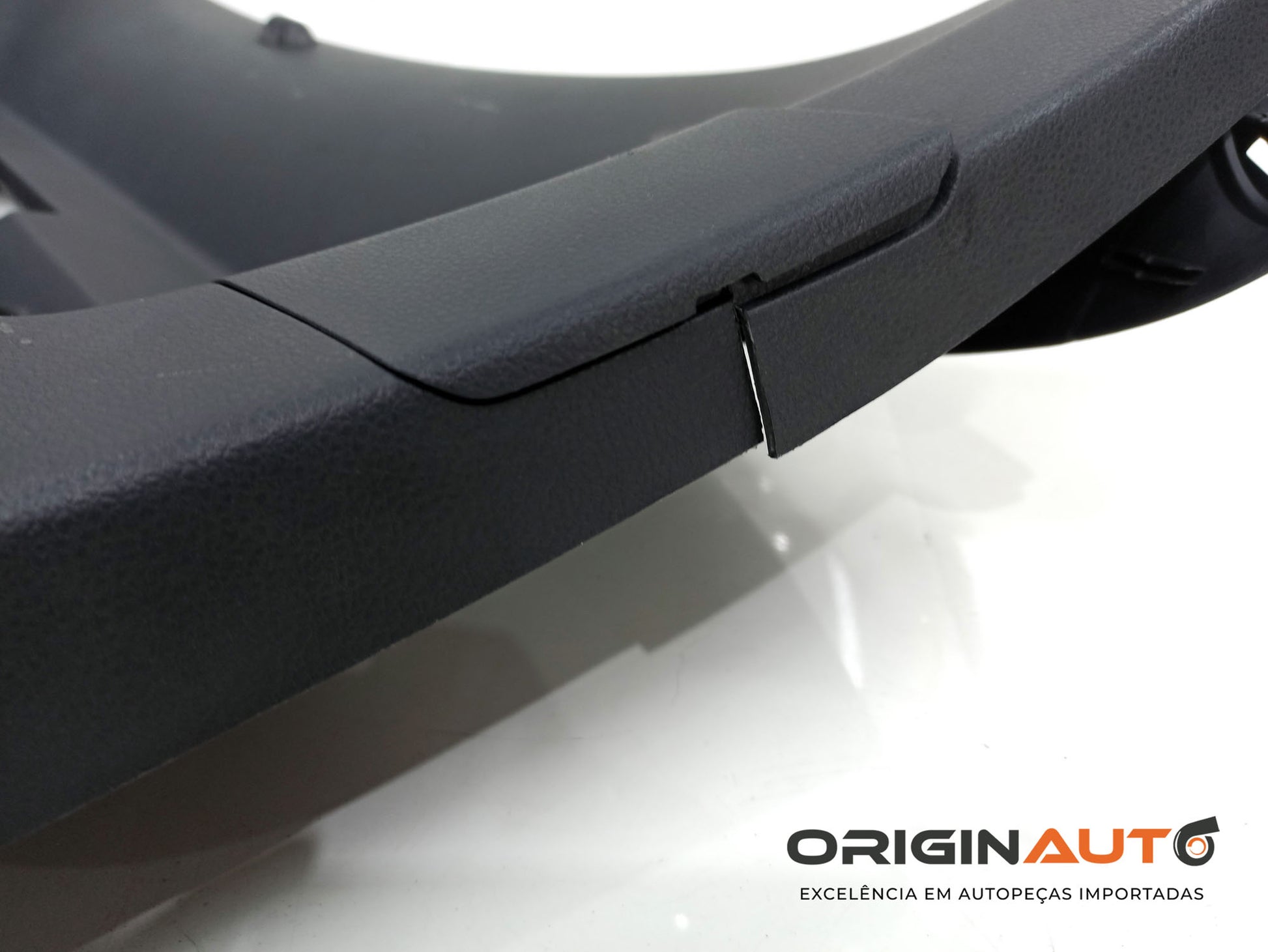 Acabamento Tampa Traseira Volkswagen Golf Highline 2014 5G6867605D