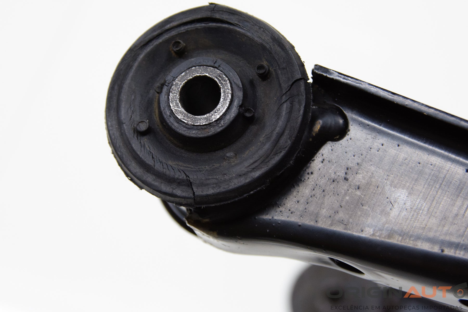 Bandeja Suspensao Inferior Direita Volkswagen Amarok Highline 2016 2H0407152A